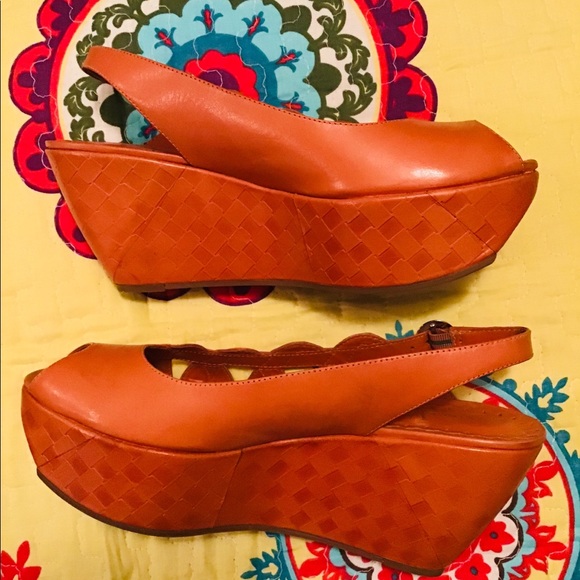 Vince Camuto Platform Heels - Picture 2 of 8